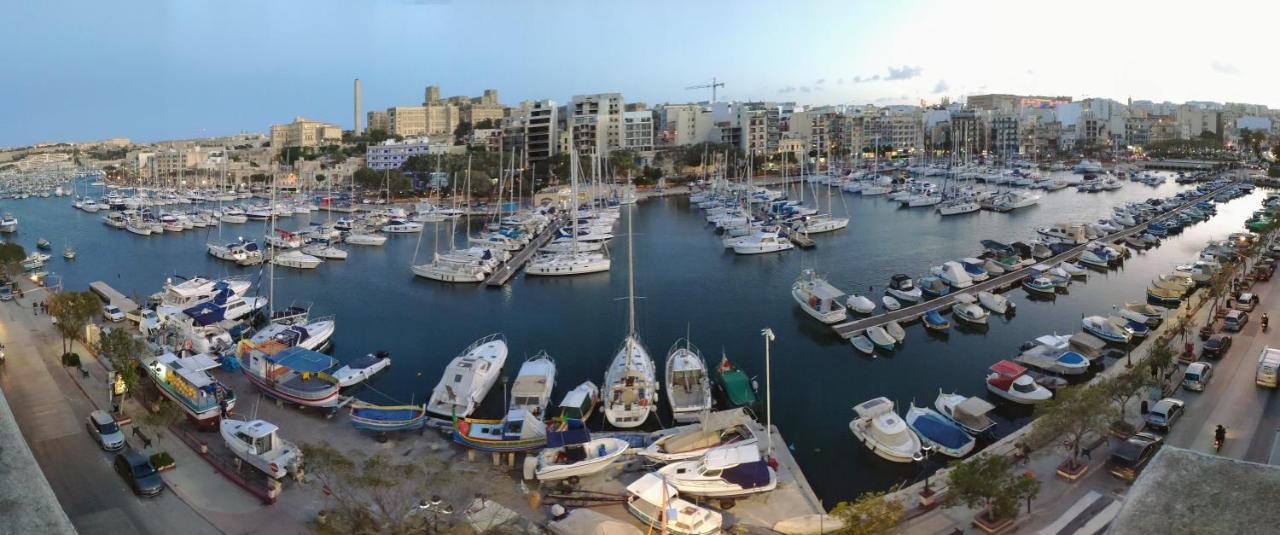 2 Bedroom, Central And Spacious Apartment With Sea View - 2 Msida Kültér fotó