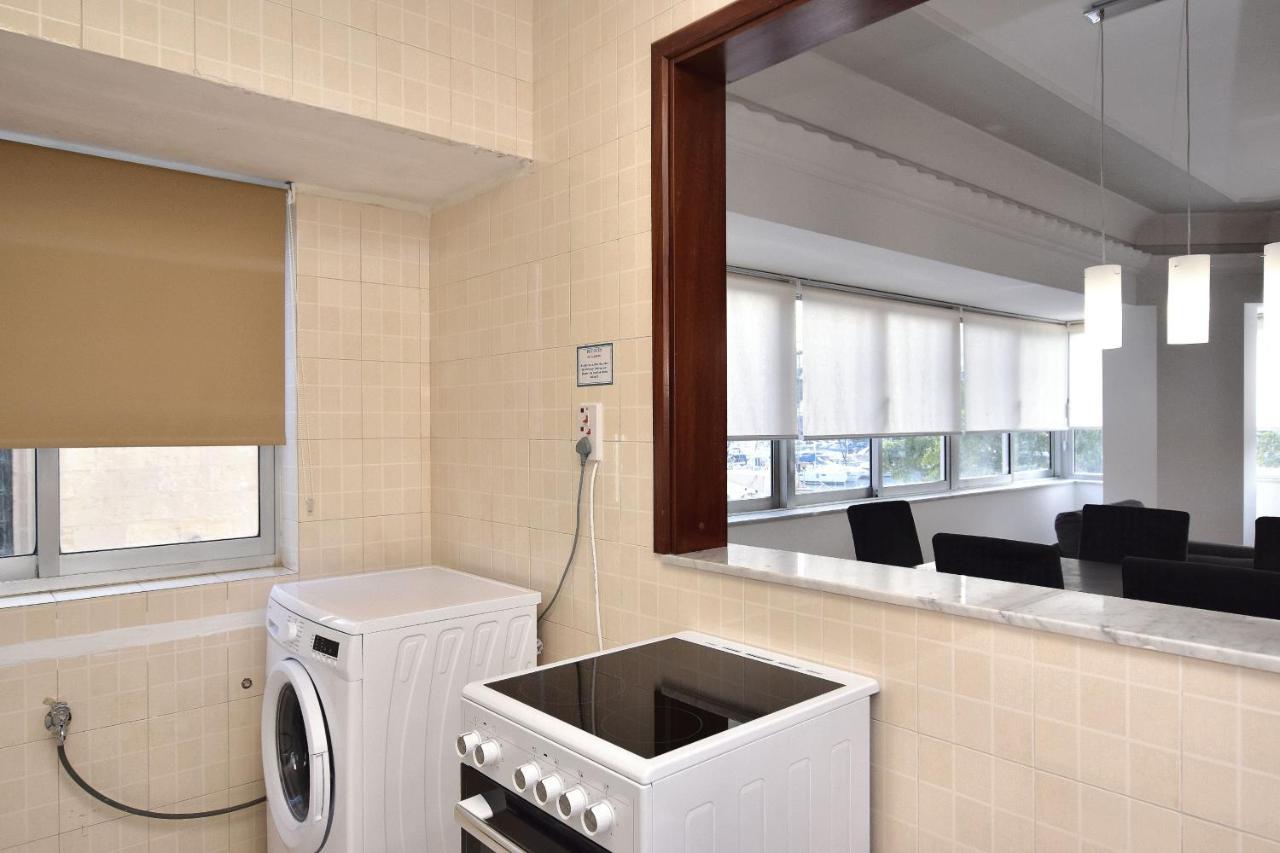 2 Bedroom, Central And Spacious Apartment With Sea View - 2 Msida Kültér fotó