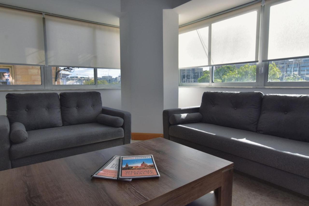 2 Bedroom, Central And Spacious Apartment With Sea View - 2 Msida Kültér fotó
