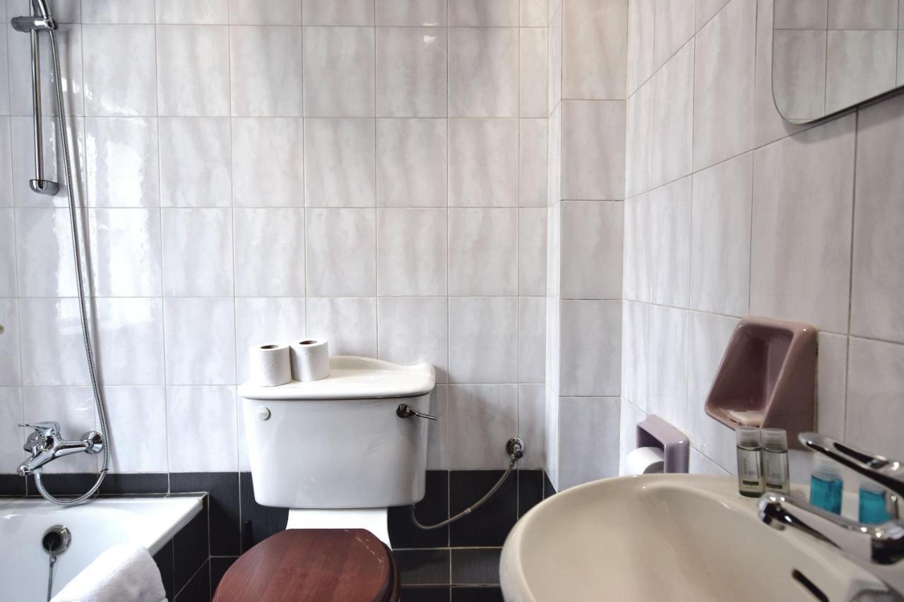 2 Bedroom, Central And Spacious Apartment With Sea View - 2 Msida Kültér fotó